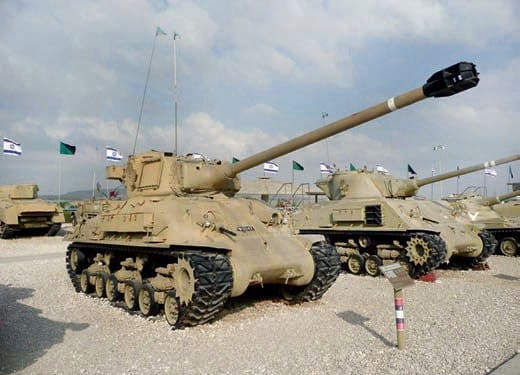 М51 — глубокая модернизация танка «Шерман», оснащенная французской 105-мм танковой пушкой CN 105 Fl